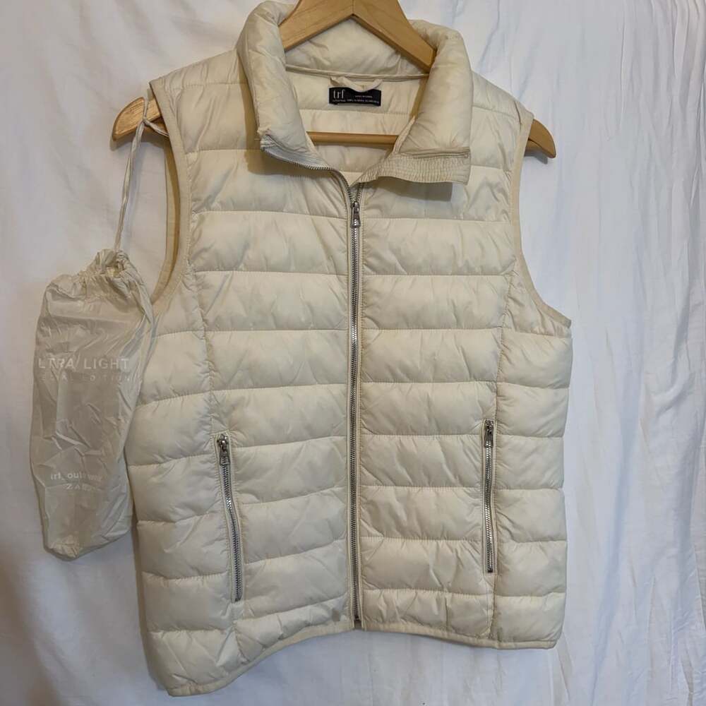 Zara Trf Collection Ultra Light Puffer Vest  L-XL Cream